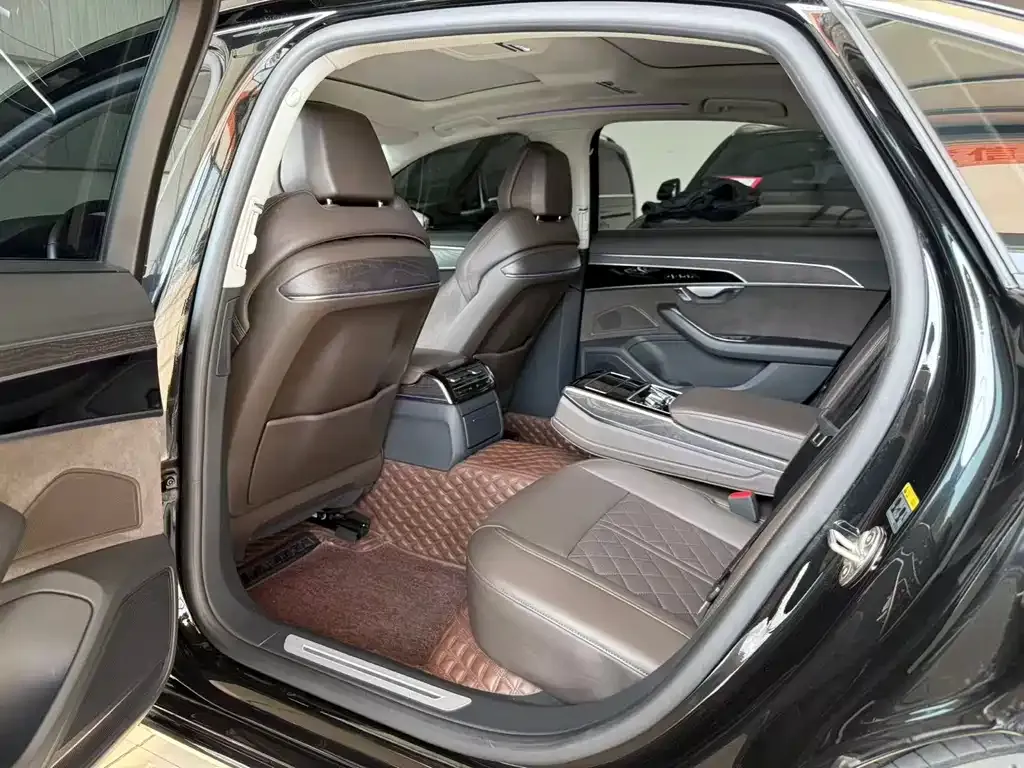 Audi A8 2021 из CN, фото 9