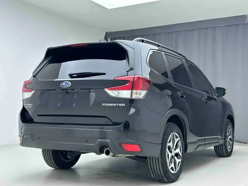 Subaru Forester — фото 3