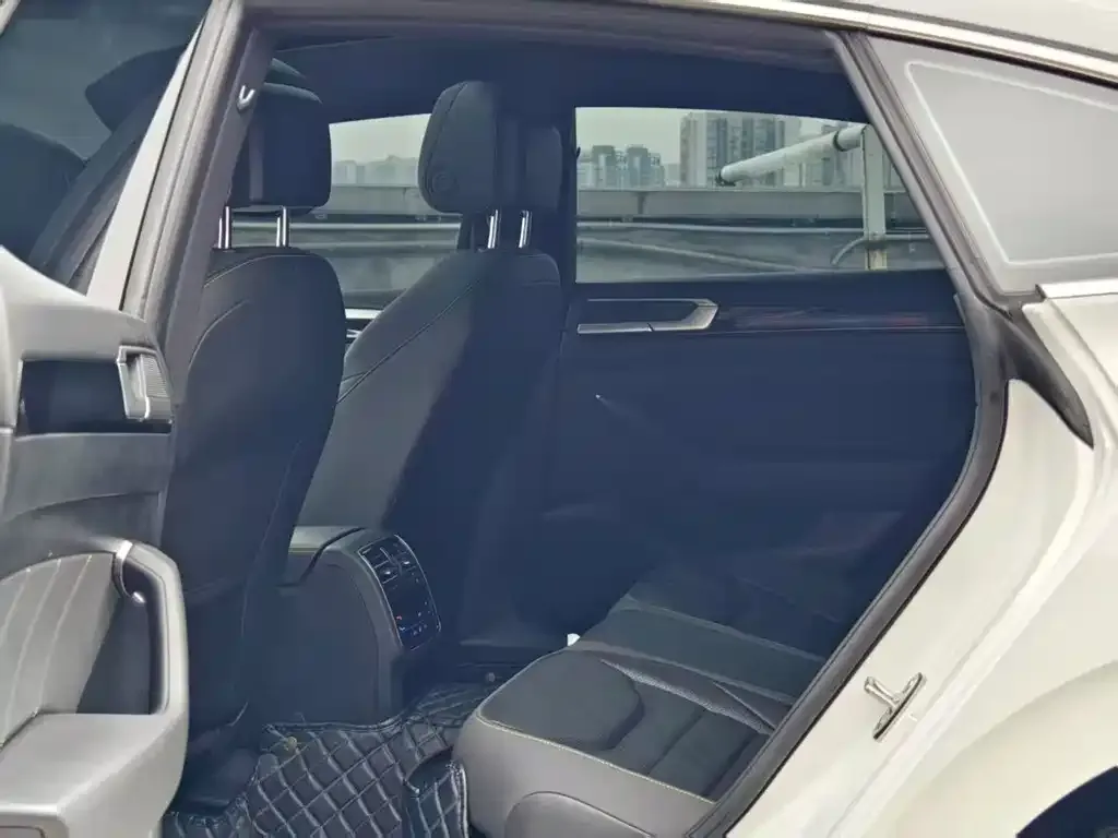 Volkswagen CC 2024 из CN, фото 4