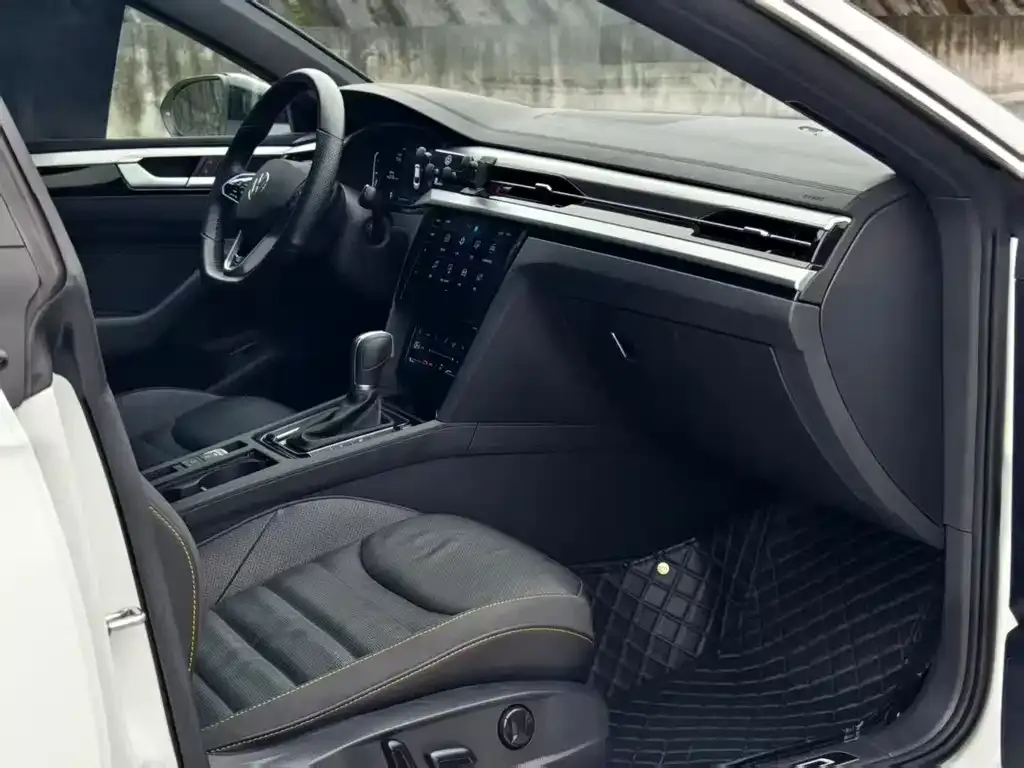 Volkswagen CC 2024 из CN, фото 7