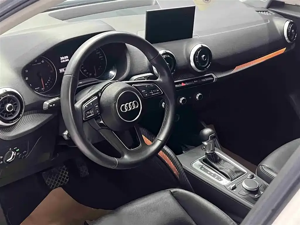 Audi Q2L 2023 из CN, фото 8