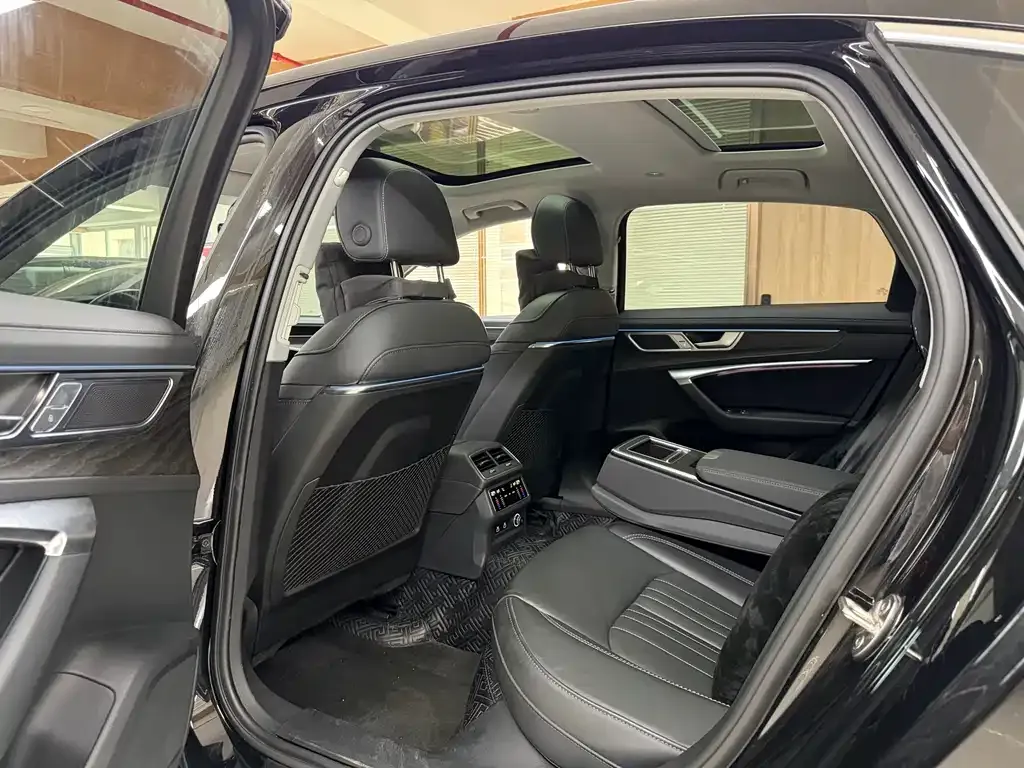 Audi A6L 2023 из CN, фото 2