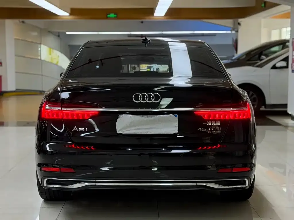 Audi A6L 2023 из CN, фото 3