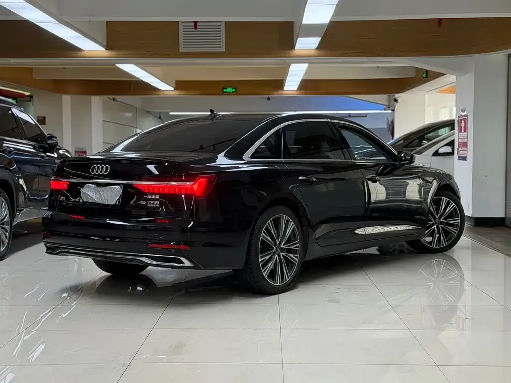 Audi A6L 2023 из CN, фото 4