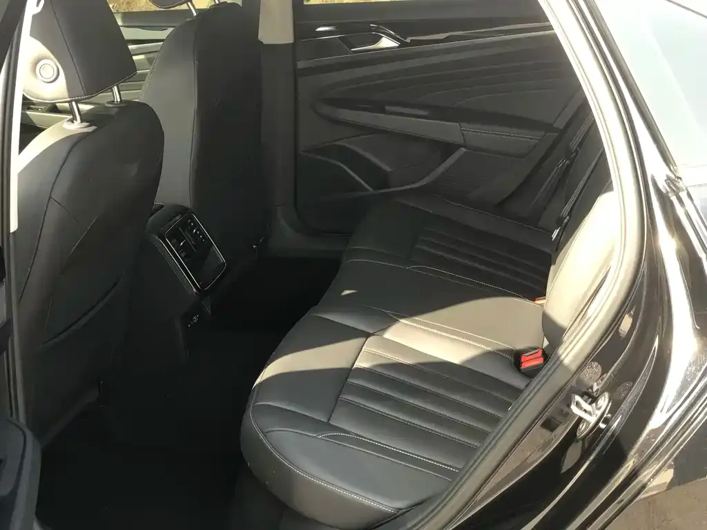 Volkswagen Passat — фото 7