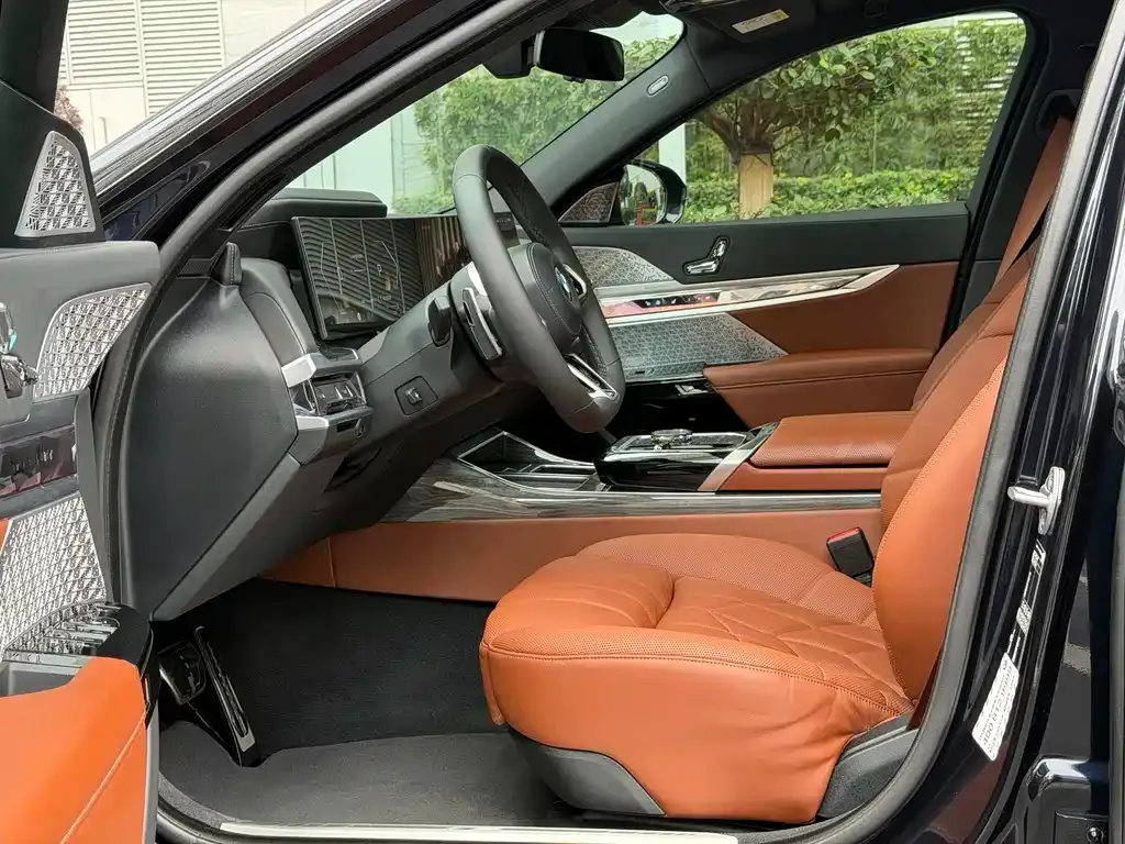 BMW 7 Series — фото 10