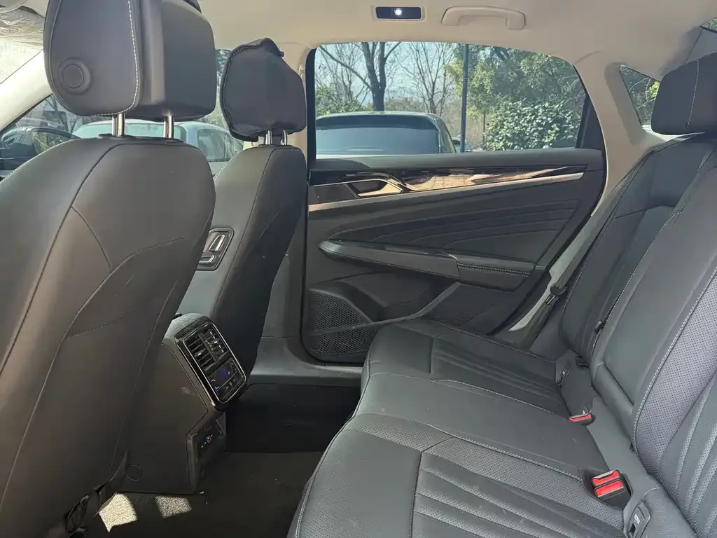 Volkswagen Passat 2025 из CN, фото 7