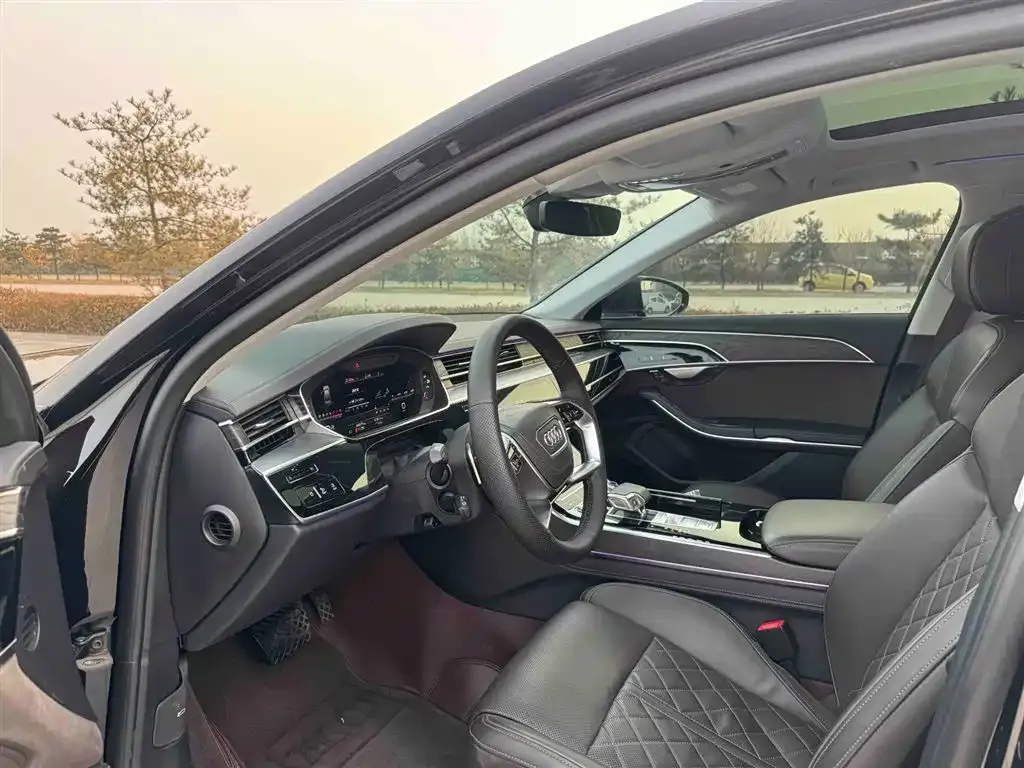 Audi A8 — фото 2
