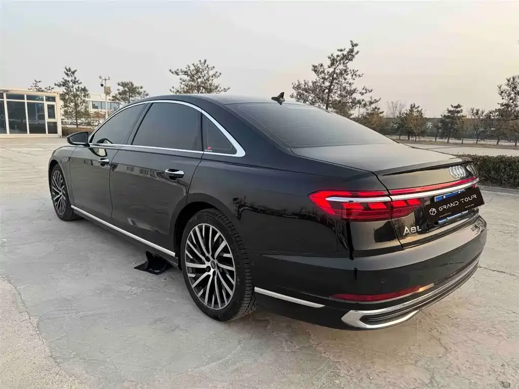 Audi A8 — фото 3
