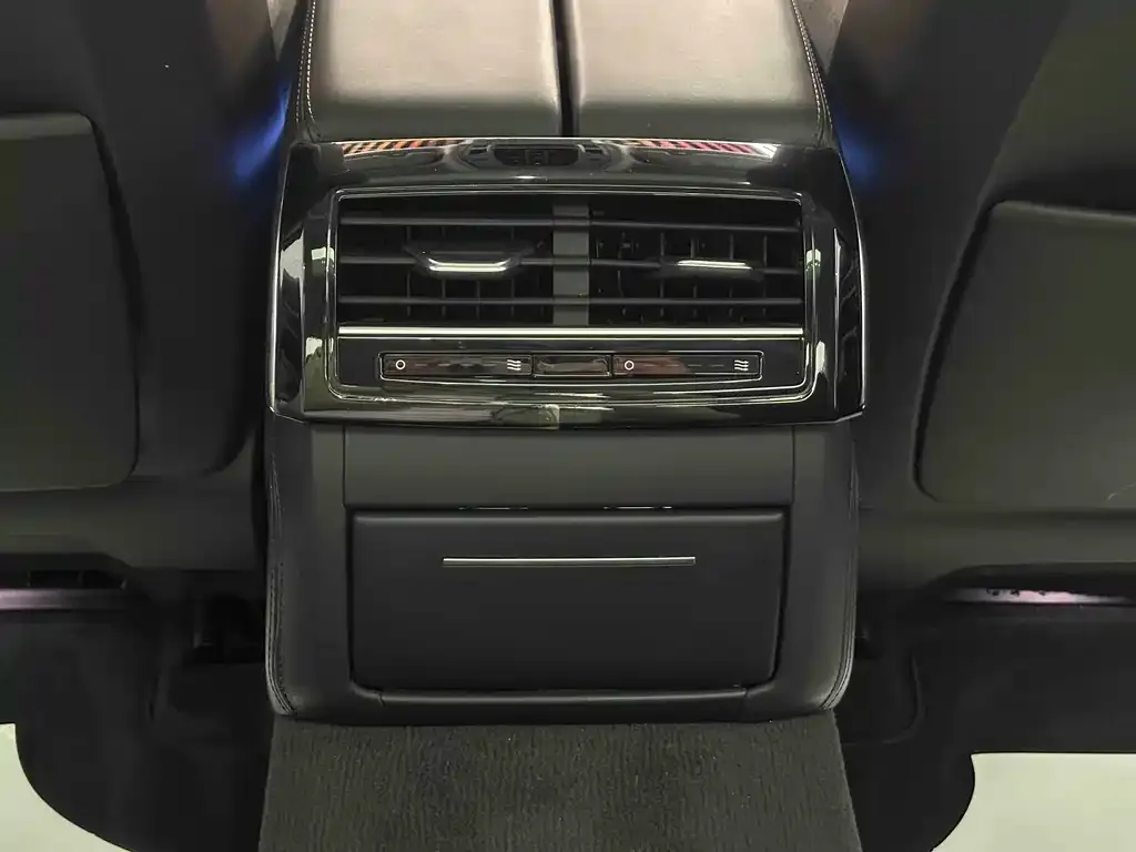 Audi A8 2021 из CN, фото 2