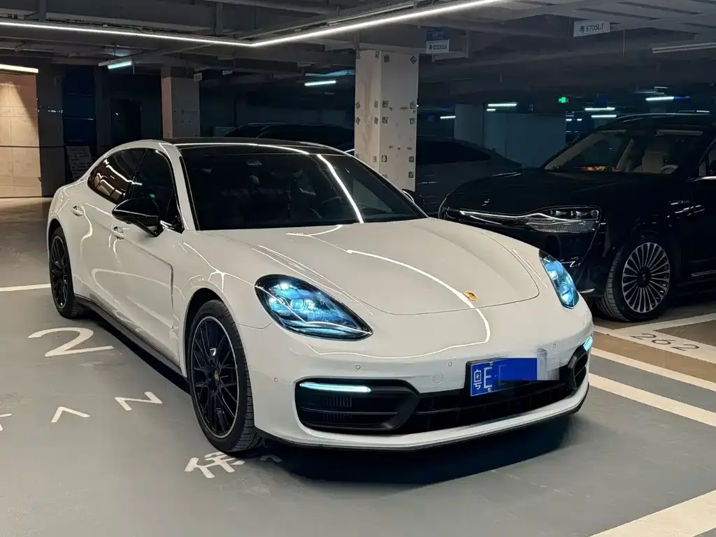 Porsche Panamera — фото 1