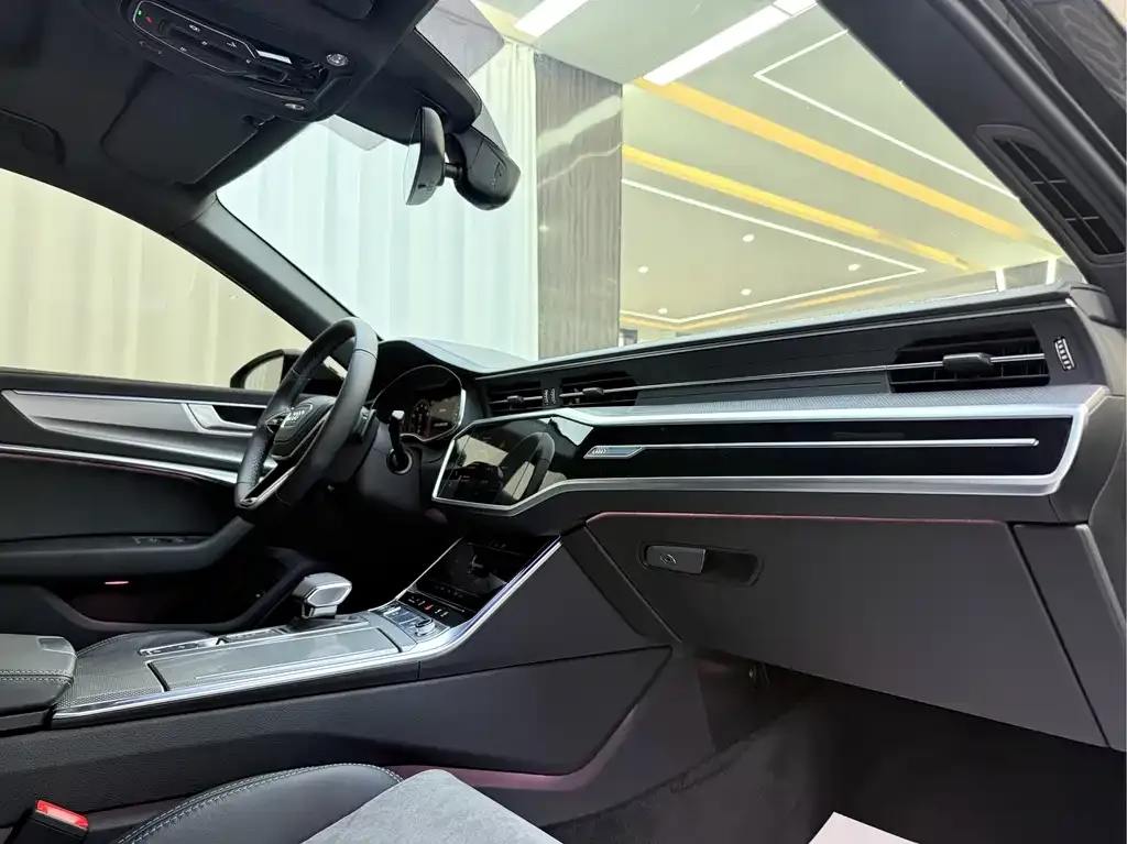 Audi A6L 2024 из CN, фото 3