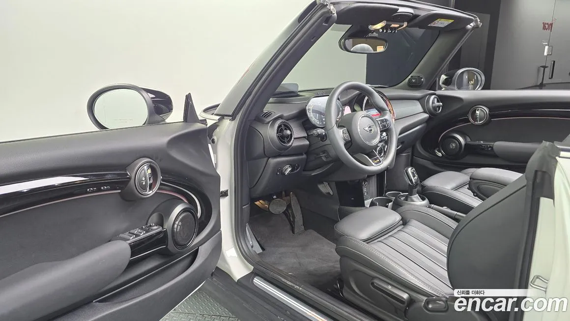Mini Cooper Convertible 2023 из KR, фото 6