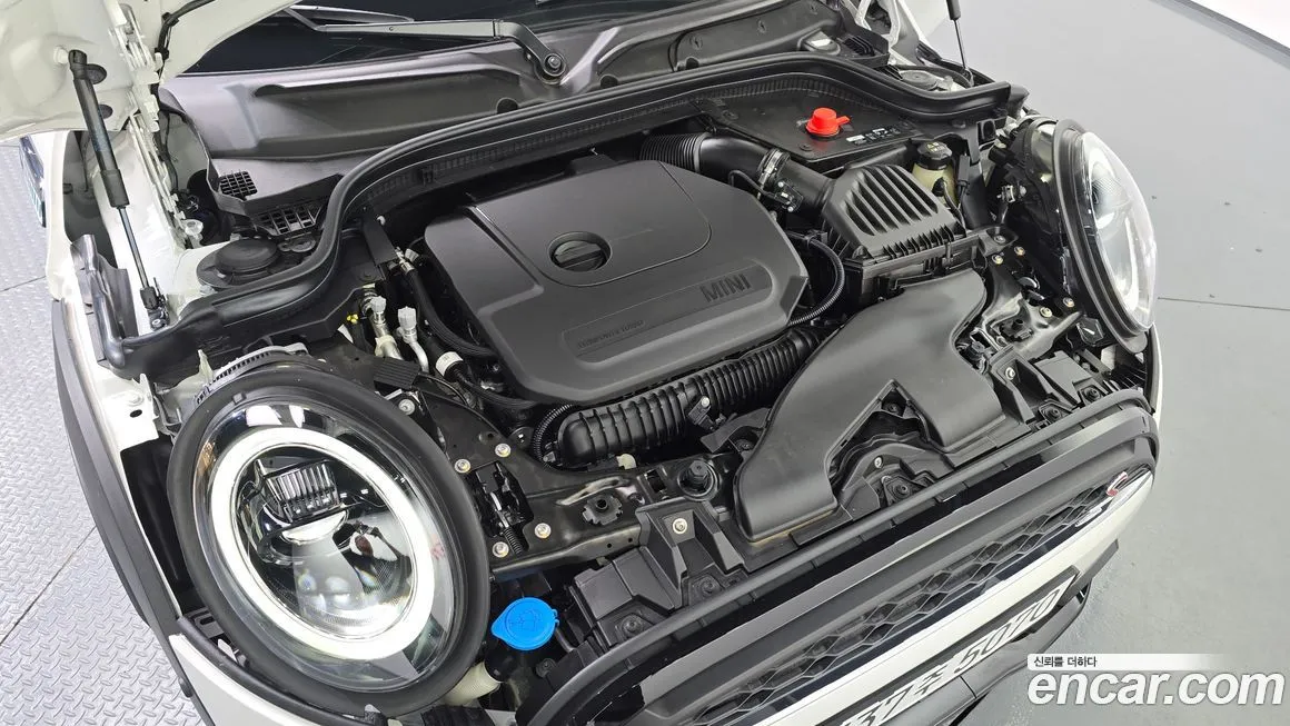 Mini Cooper Convertible 2023 из KR, фото 3