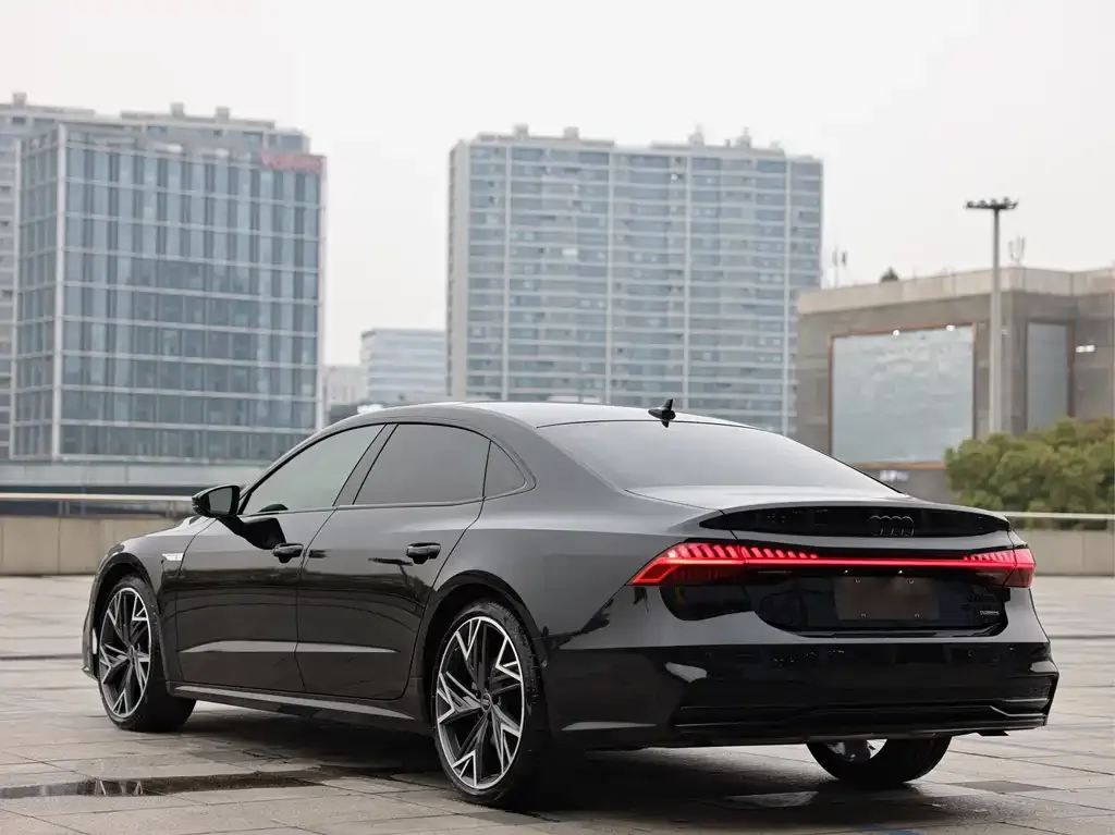 Audi A7L — фото 5