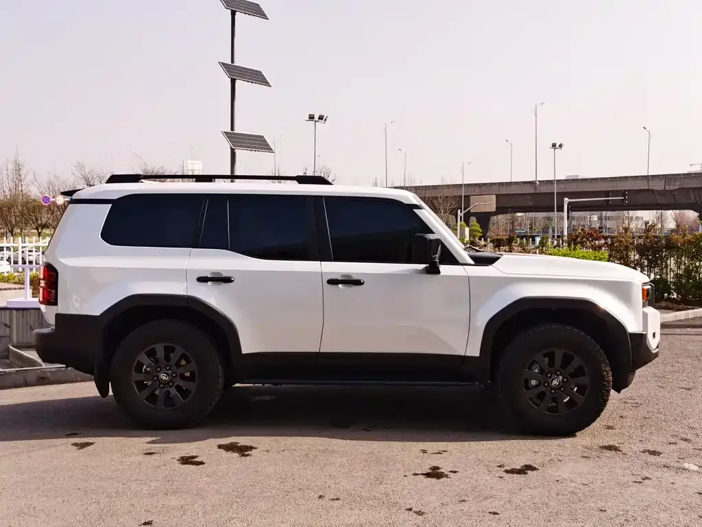 Toyota Prado 2024 из CN, фото 8