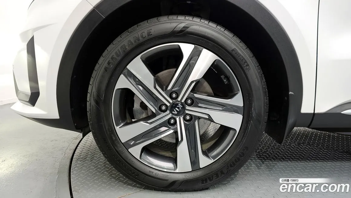 Kia Sorento — фото 6
