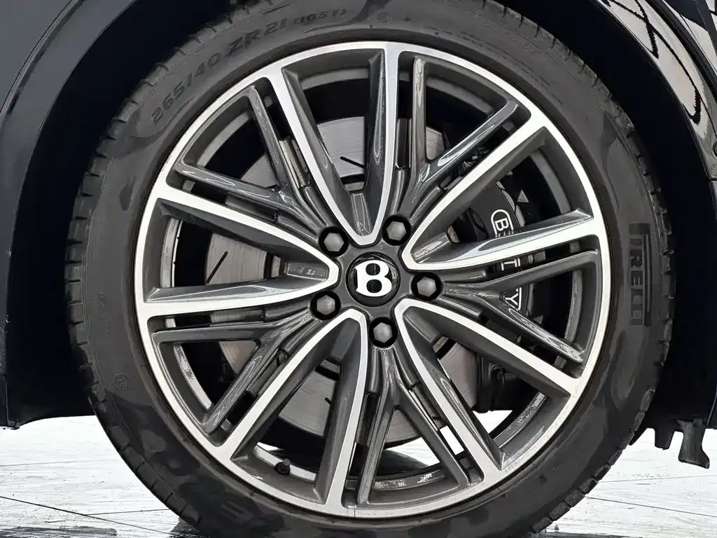 Bentley Flying Spur PHEV — фото 10