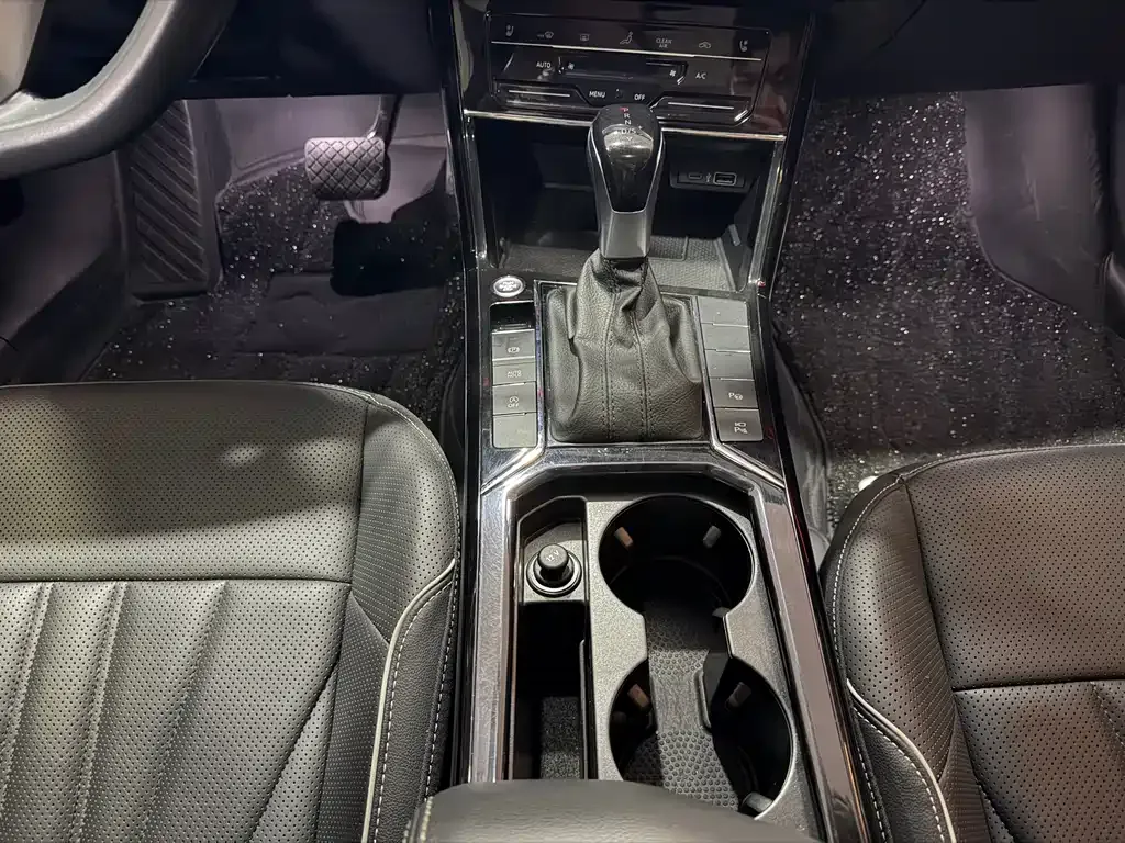 Volkswagen Passat — фото 8