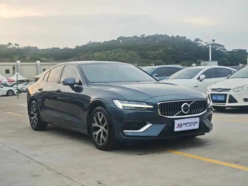 Volvo S60 — фото 10