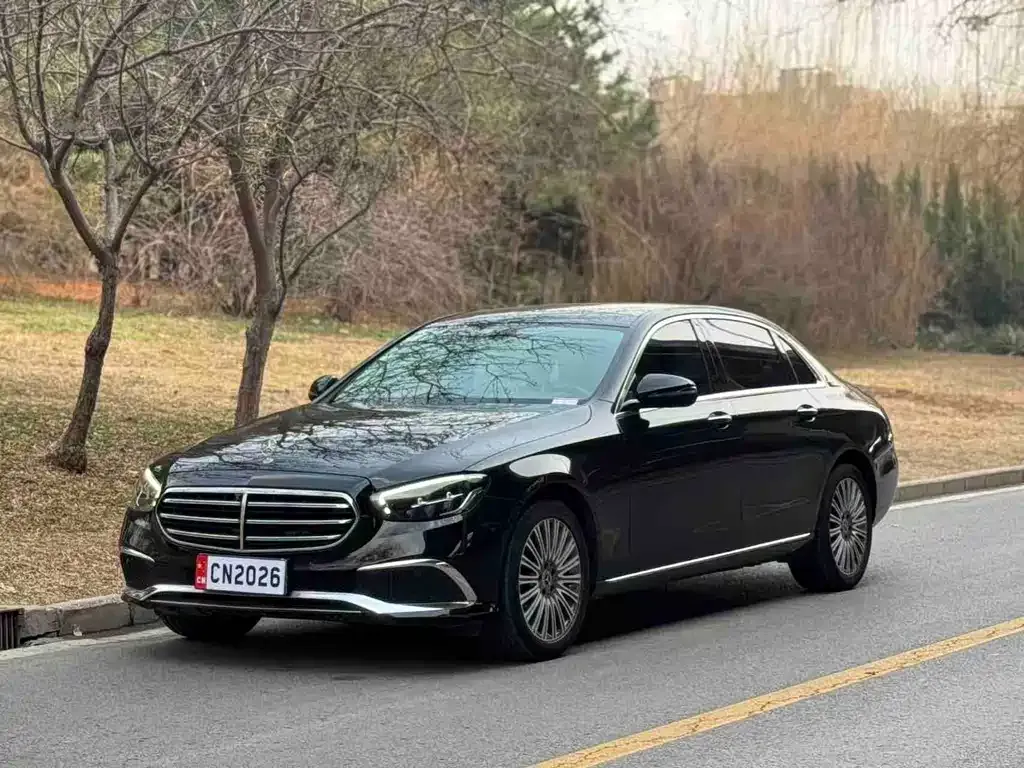 Mercedes-Benz E-Class — фото 1
