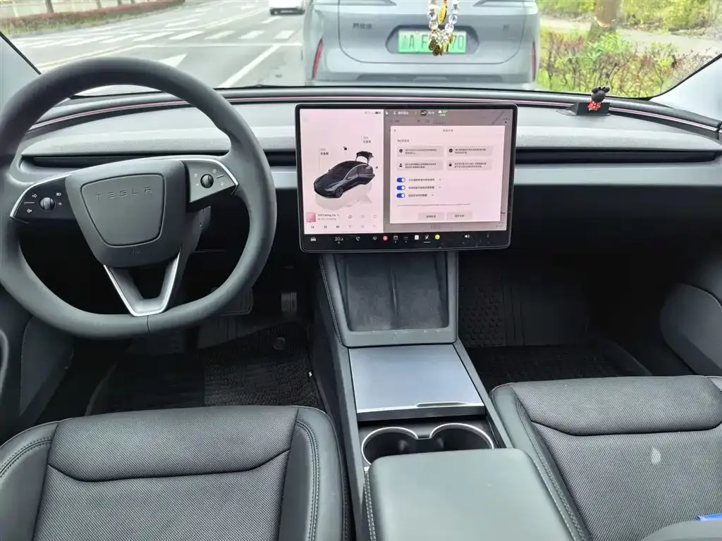 Tesla Model 3 — фото 4