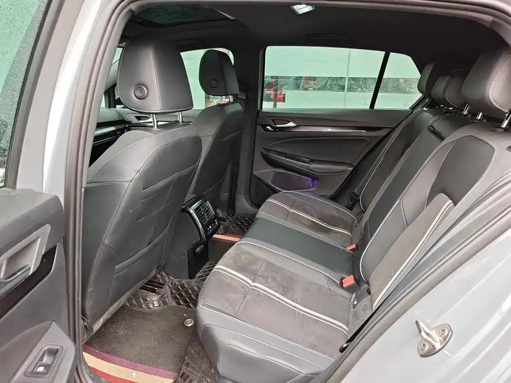 Volkswagen Golf 2024 из CN, фото 9