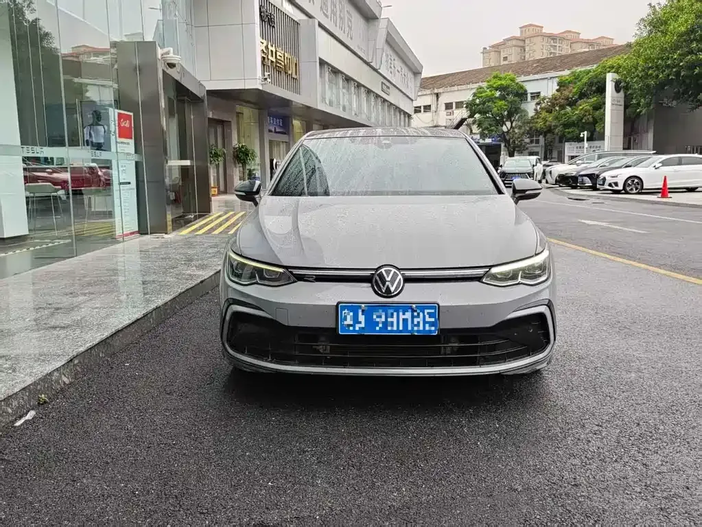 Volkswagen Golf 2024 из CN, фото 8