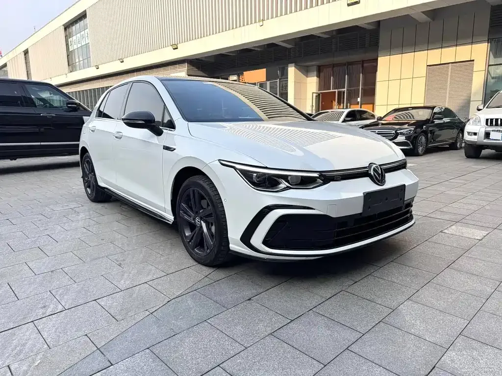 Volkswagen Golf 2023 из CN, фото 1