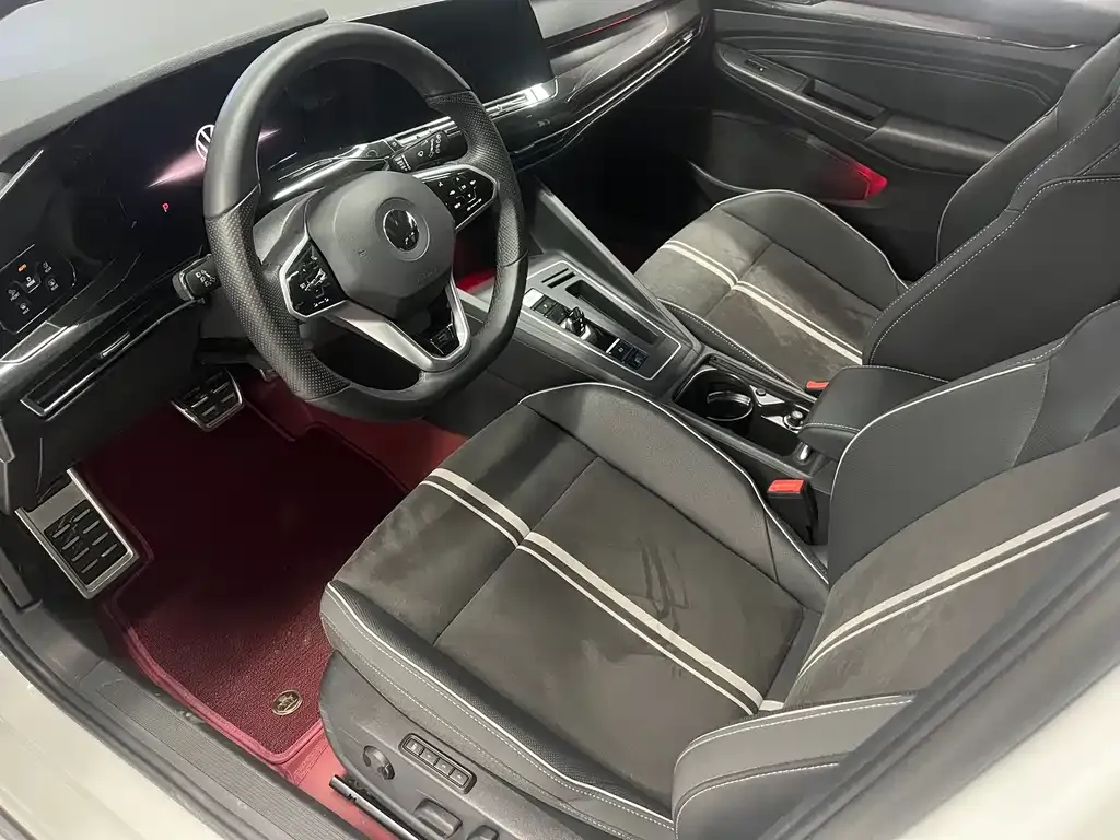 Volkswagen Golf 2023 из CN, фото 2