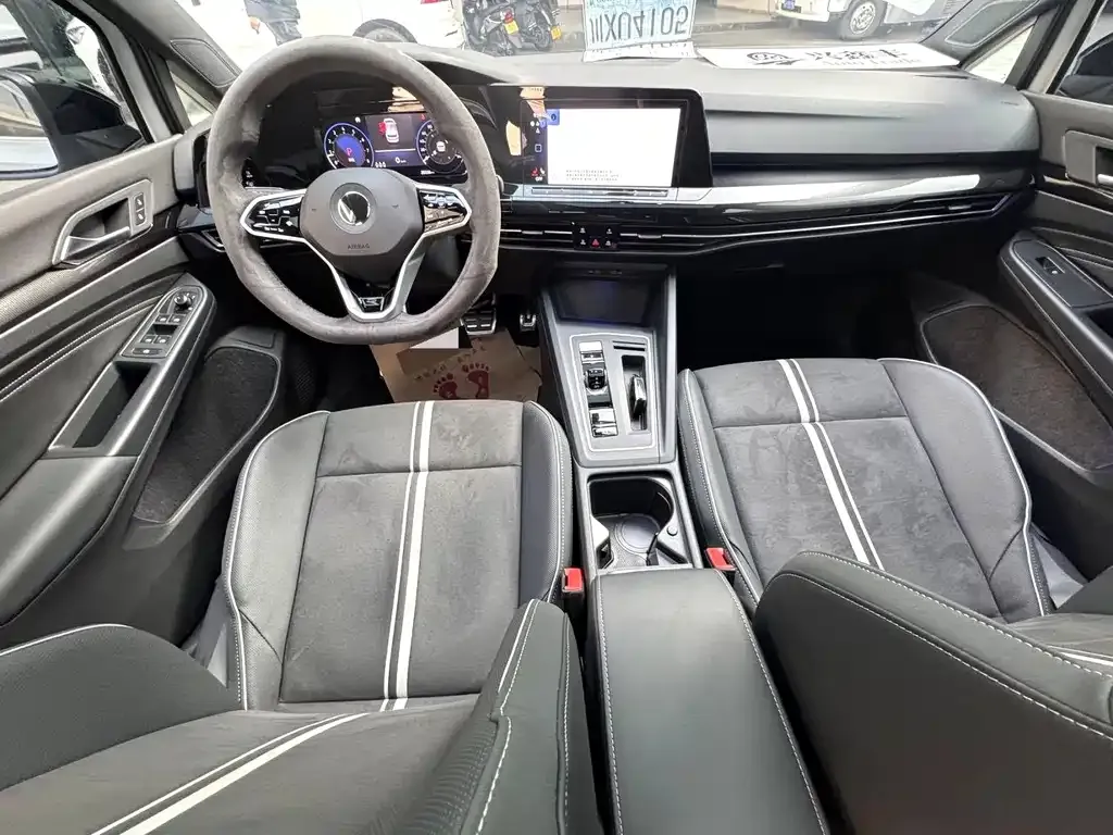 Volkswagen Golf 2023 из CN, фото 3