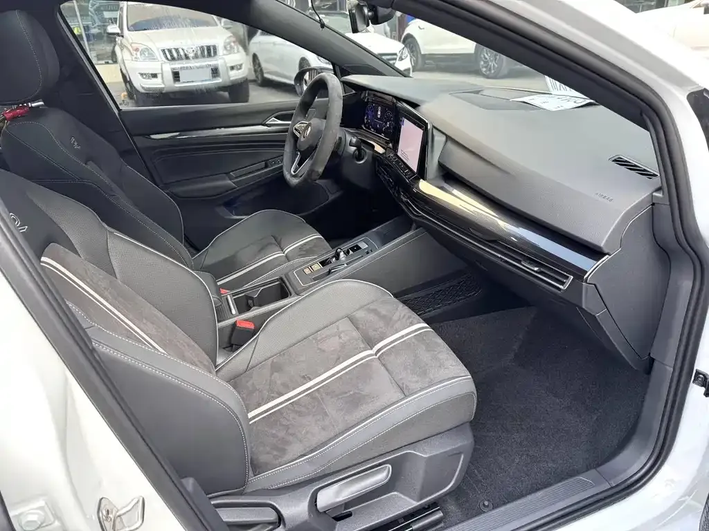 Volkswagen Golf 2023 из CN, фото 6