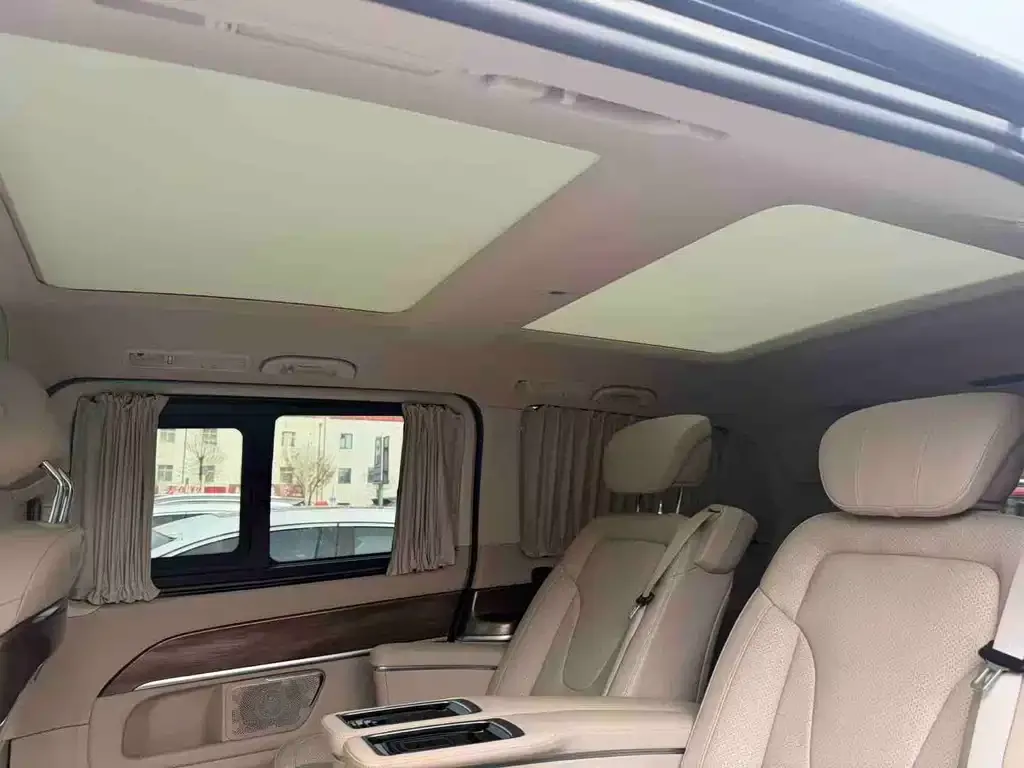 Mercedes-Benz V-Class 2023 из CN, фото 2