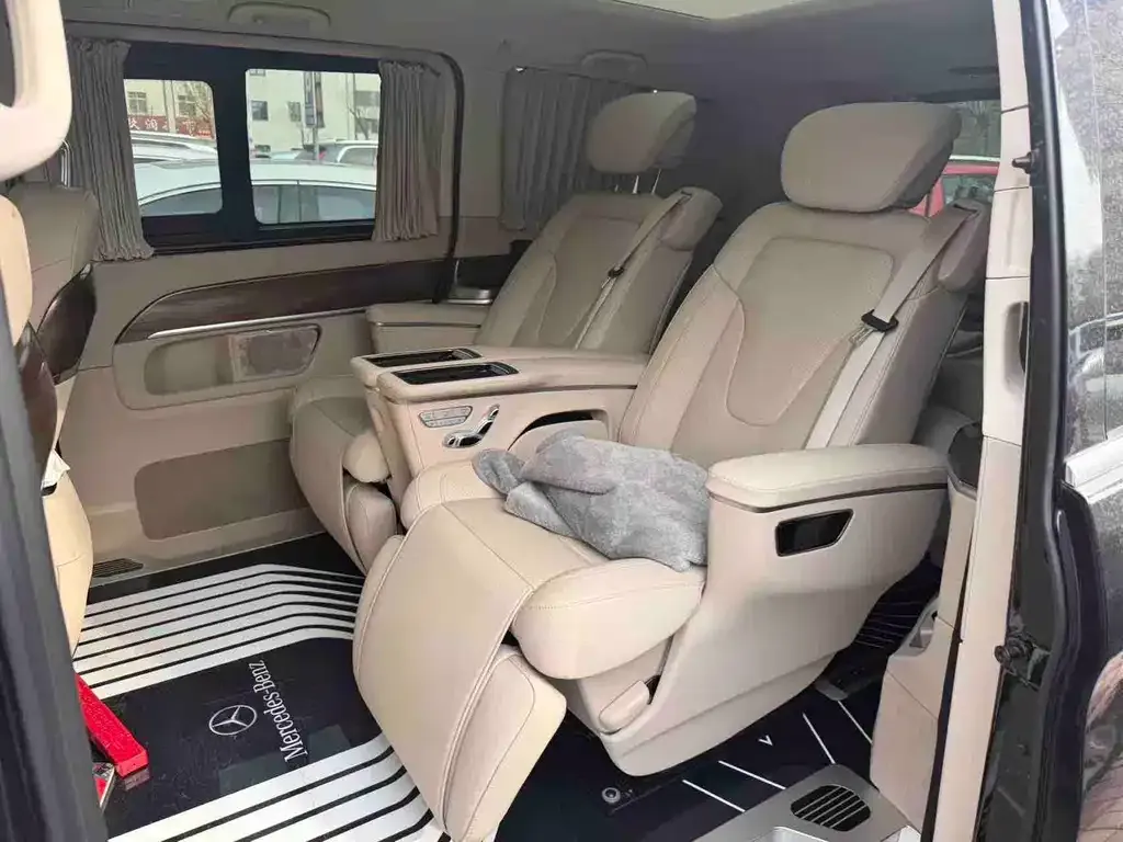 Mercedes-Benz V-Class 2023 из CN, фото 3