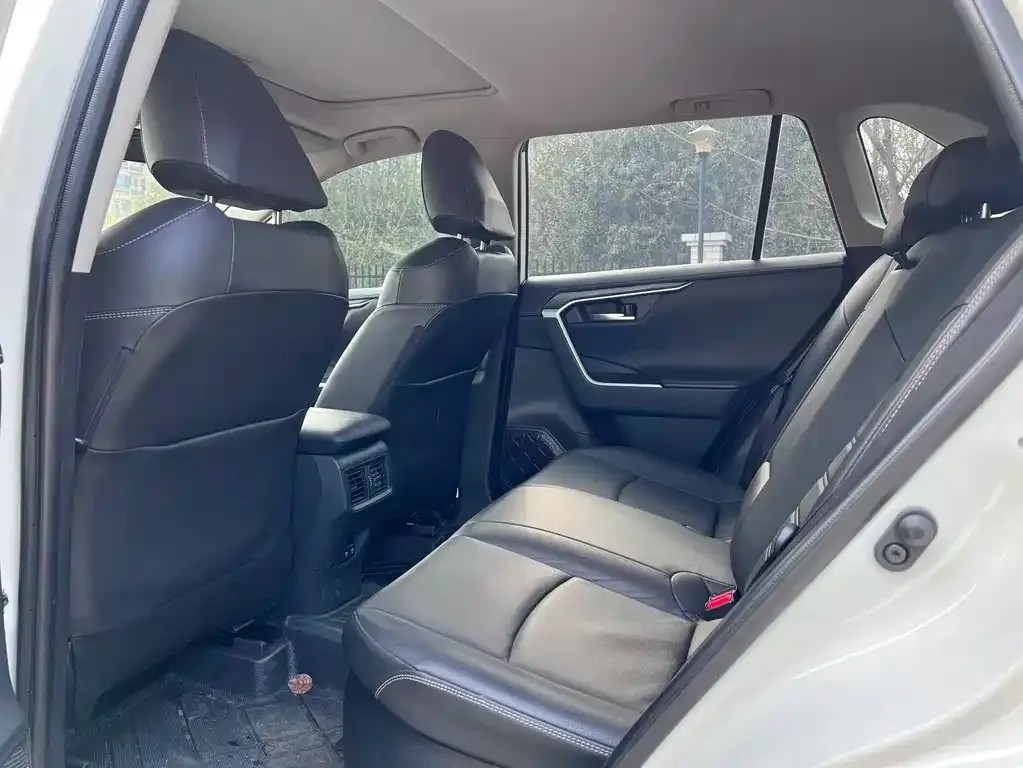 Toyota RAV4 2021 из CN, фото 3