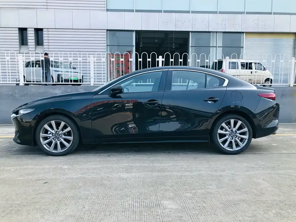Mazda 3 Axela 2024 из CN, фото 2