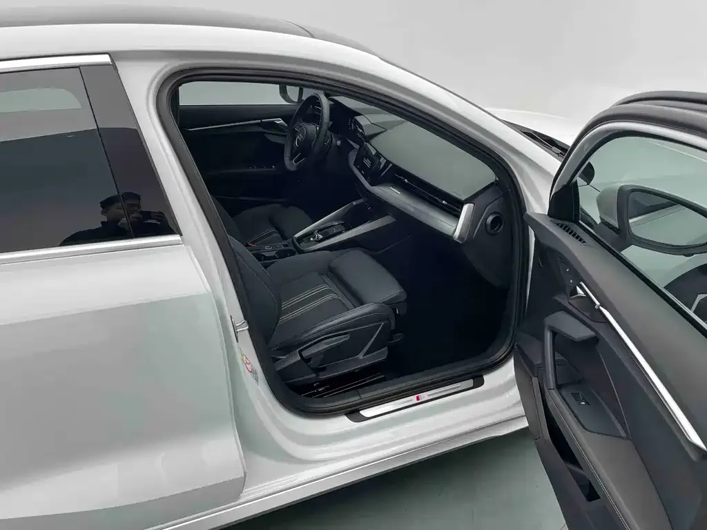 Audi A3 2023 из CN, фото 5