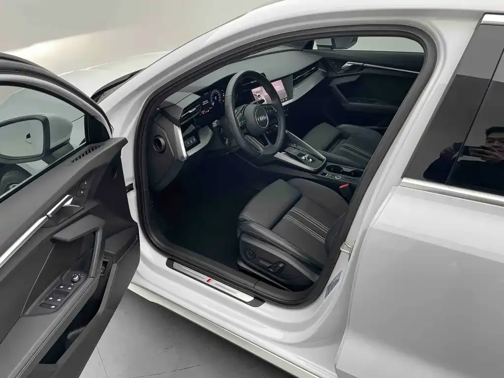 Audi A3 2023 из CN, фото 10