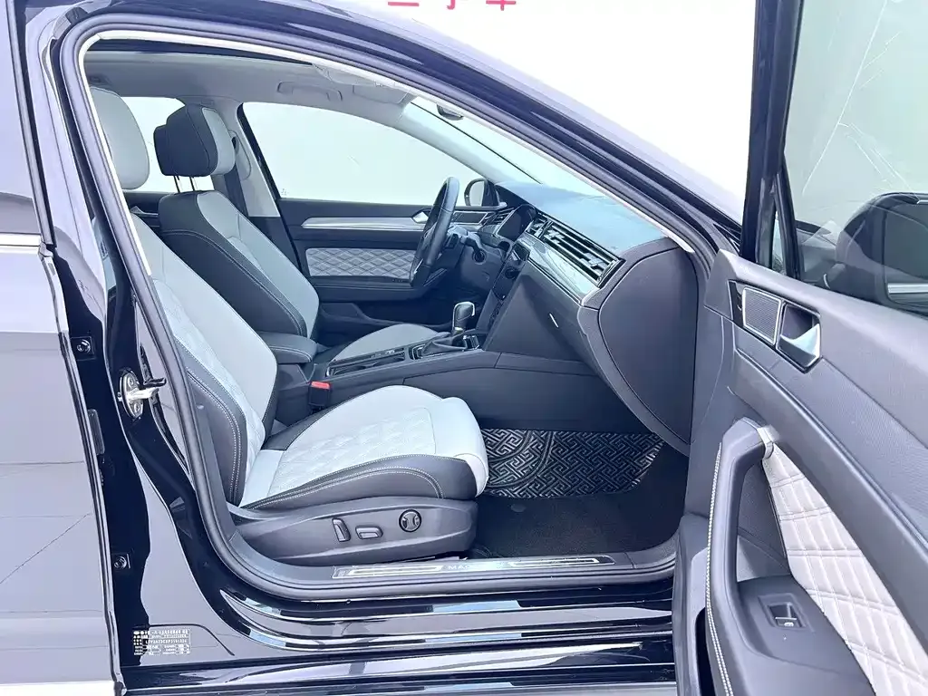 Volkswagen Magotan 2023 из CN, фото 2