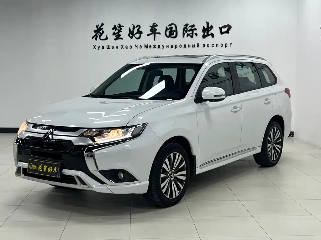 Mitsubishi Outlander 2022 из CN, фото 1