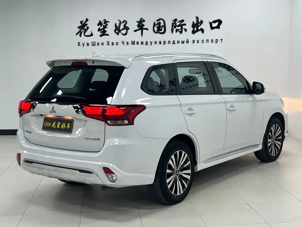 Mitsubishi Outlander 2022 из CN, фото 9