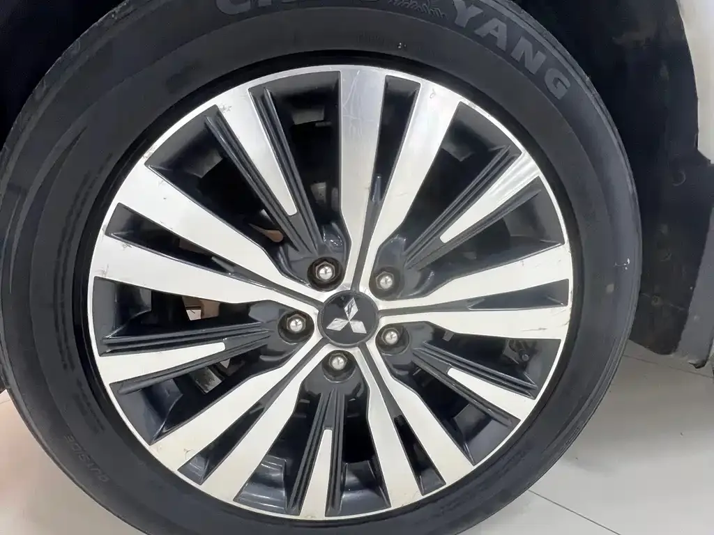 Mitsubishi Outlander 2022 из CN, фото 10