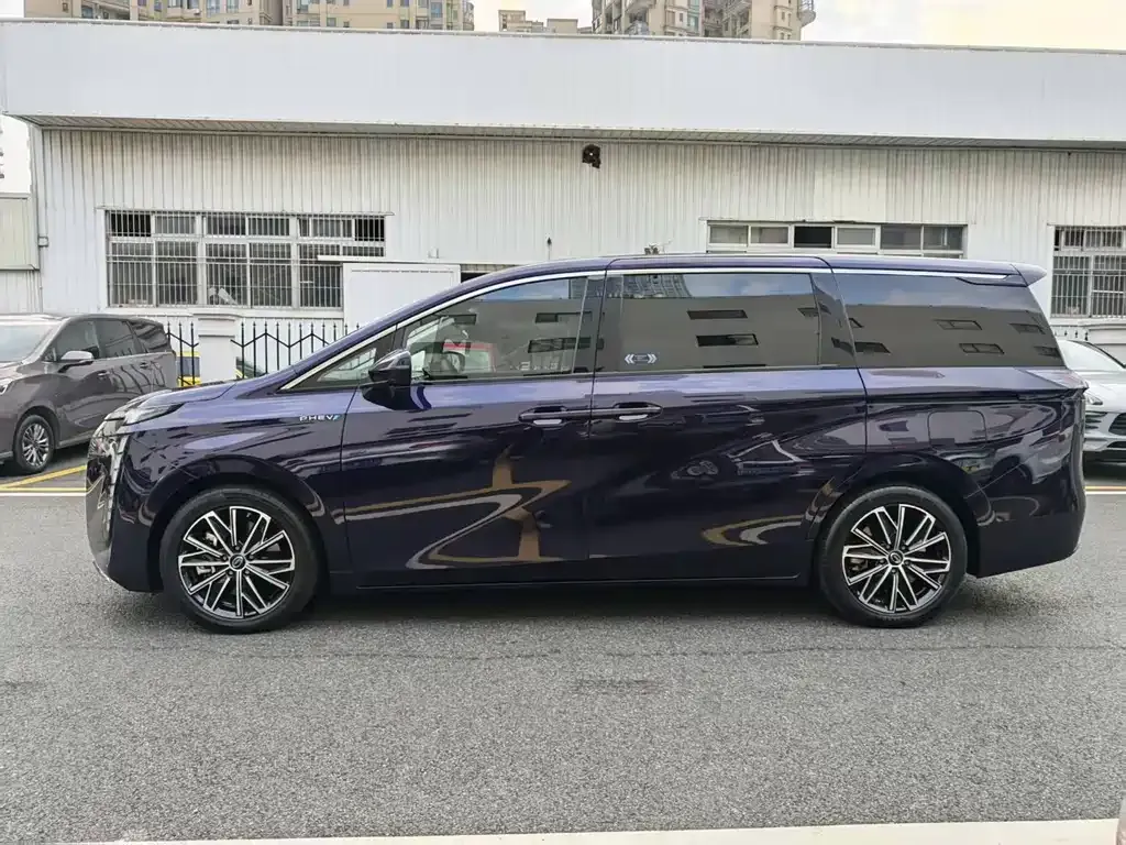 GAC Motor E8 Hybrid — фото 3