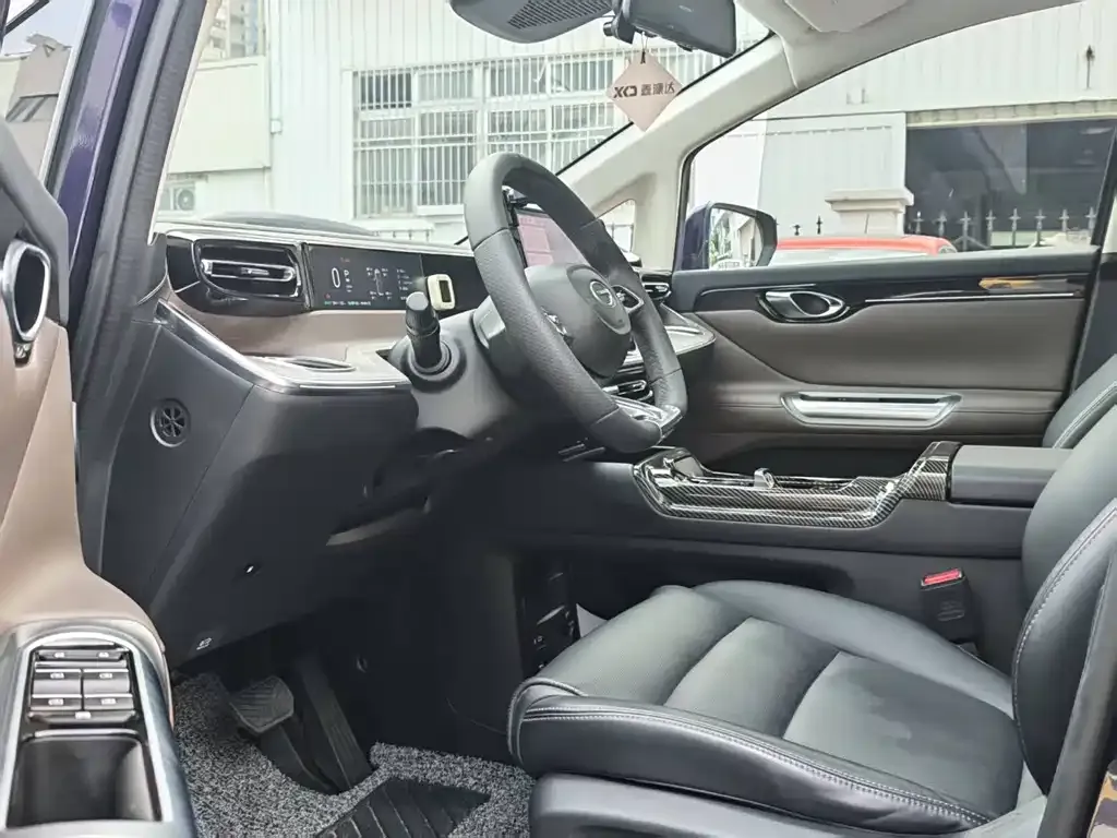 GAC Motor E8 Hybrid — фото 9