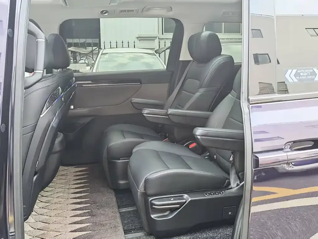 GAC Motor E8 Hybrid — фото 4