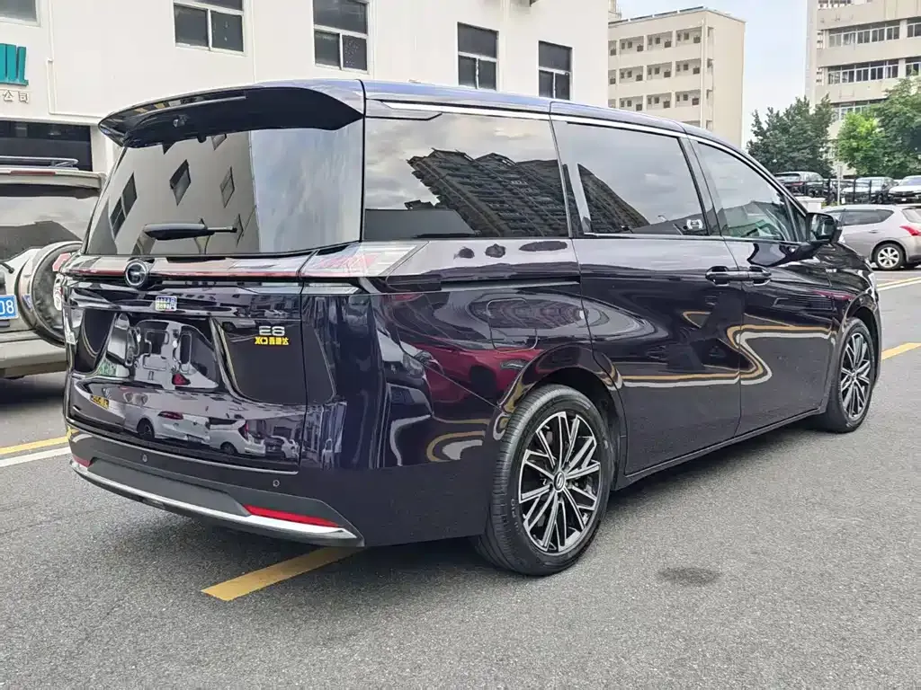 GAC Motor E8 Hybrid — фото 8
