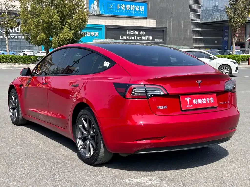 Tesla Model 3 — фото 8