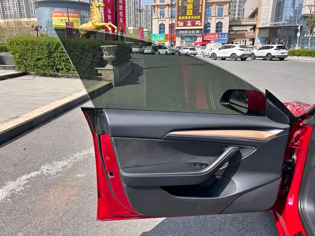 Tesla Model 3 — фото 4