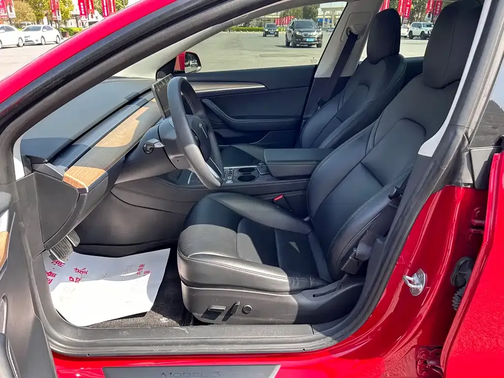 Tesla Model 3 — фото 3