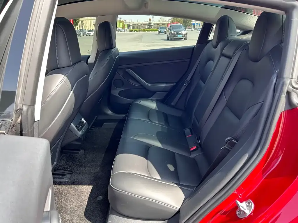Tesla Model 3 — фото 6